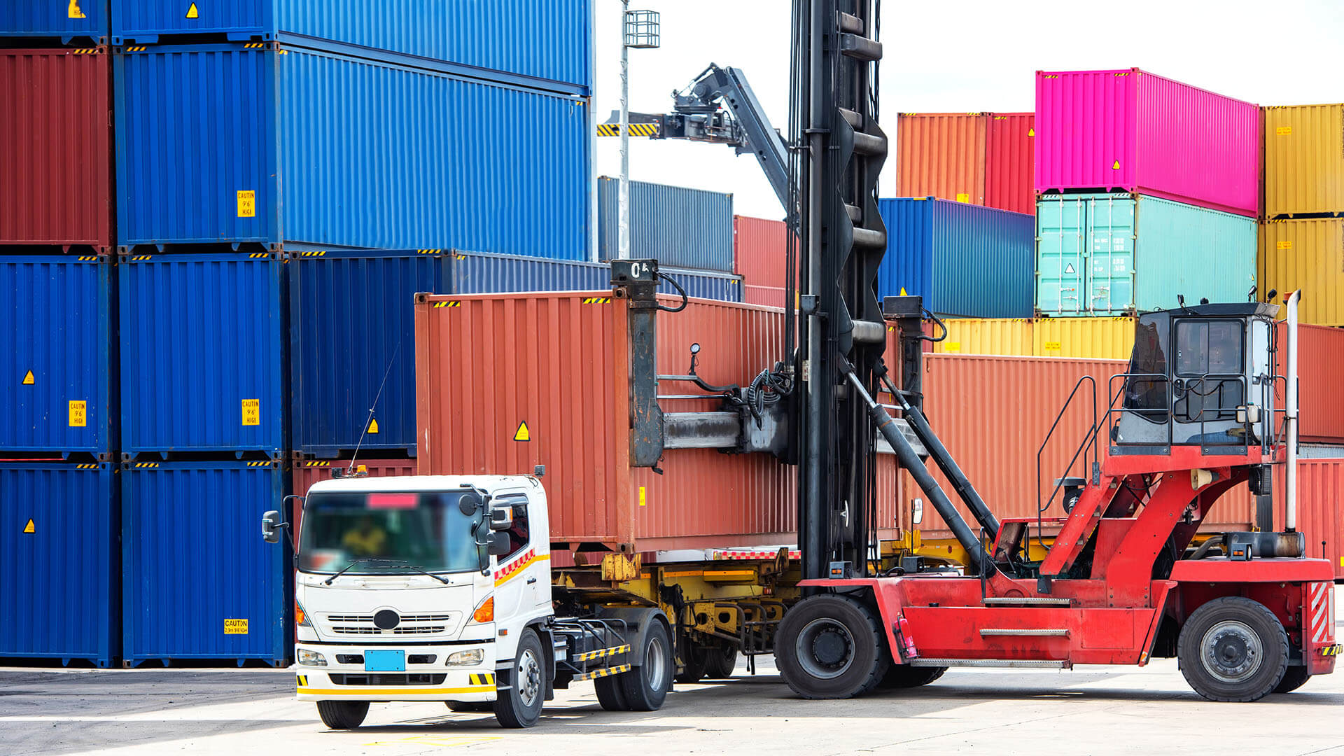 Crane is lifting the 40ft container from a truck